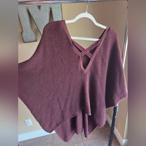 LC Lauren Conrad Maroon Open Pancho - Picture 3 of 7